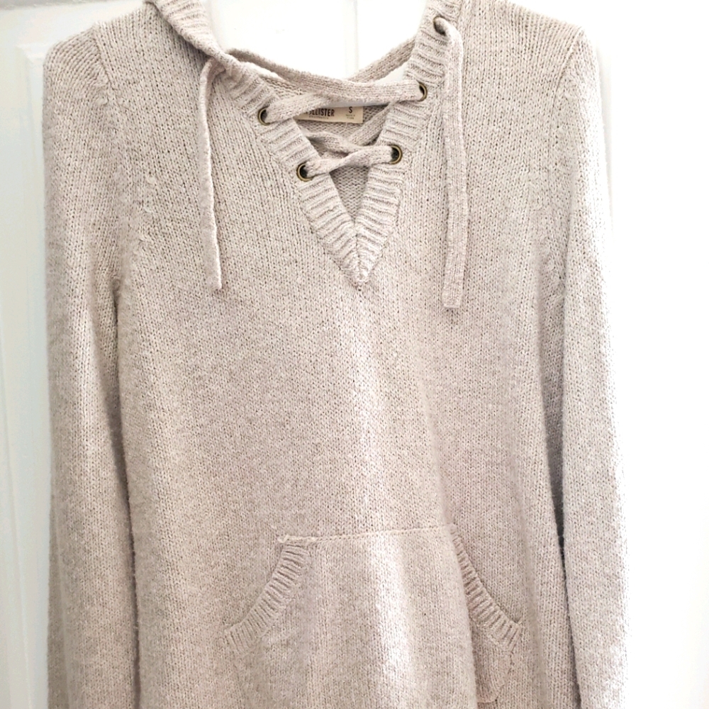 Hollister hooded sweater small